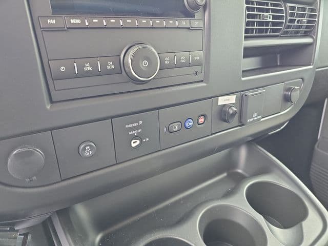 New 2025 Chevrolet Express 3500 Work Van - photo - 17