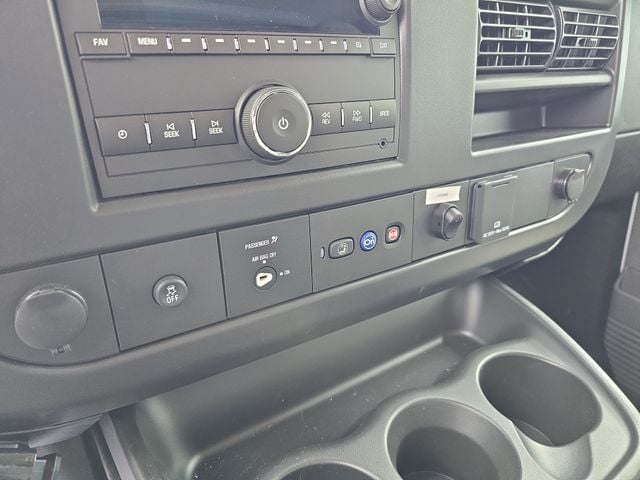 New 2025 Chevrolet Express 3500 Work Van - photo - 17