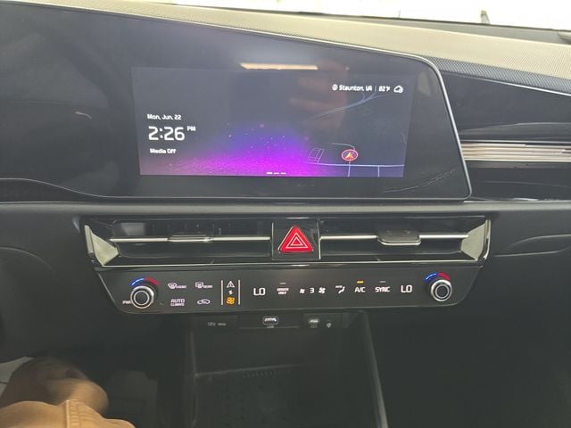 Pre-Owned 2025 Kia Niro EX - photo - 14