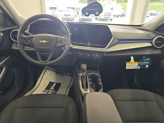 Pre-Owned 2025 Chevrolet Trax LS - photo - 10