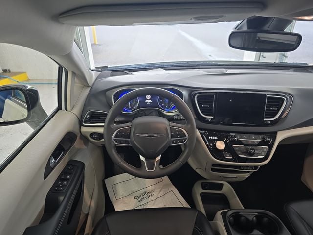 Pre-Owned 2024 Chrysler Pacifica Touring L - photo - 11