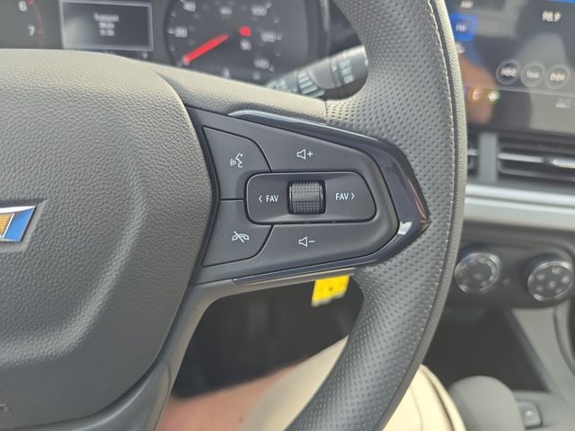 New 2026 Chevrolet Trax LS - photo - 16