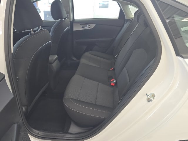 Pre-Owned 2023 Kia Forte LXS - photo - 9