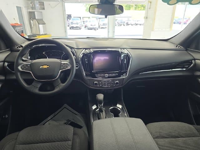 Pre-Owned 2023 Chevrolet Traverse LT - photo - 11