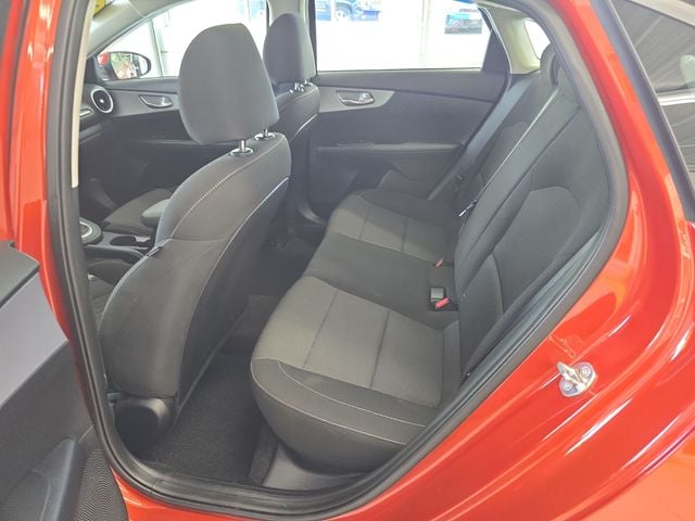 Pre-Owned 2024 Kia Forte LXS - photo - 9