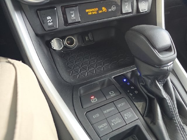 Pre-Owned 2021 Toyota RAV4 XLE - photo - 19