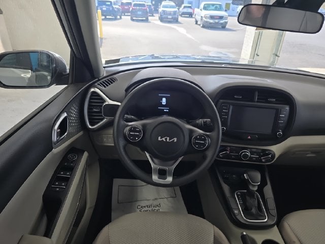Pre-Owned 2024 Kia Soul LX - photo - 11