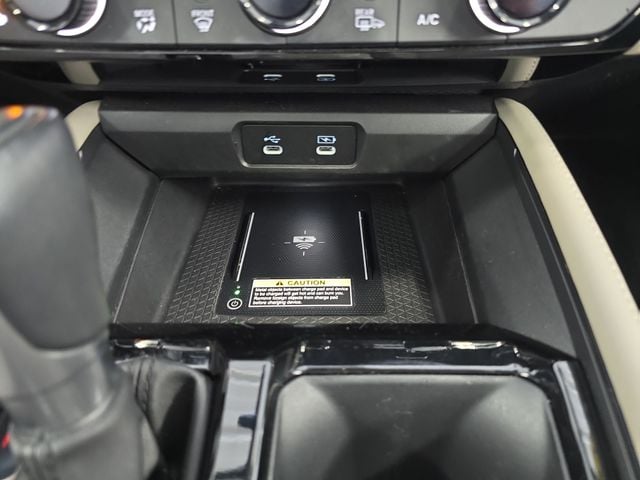 Pre-Owned 2025 Honda Accord Hybrid Touring - photo - 21