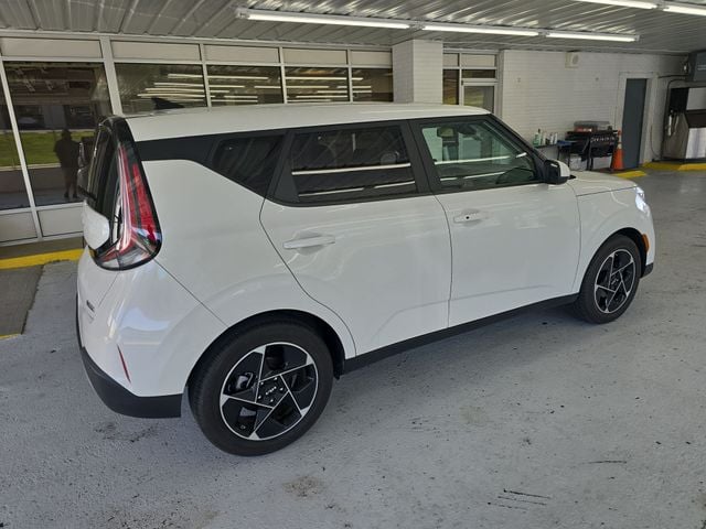 Pre-Owned 2024 Kia Soul EX - photo - 5