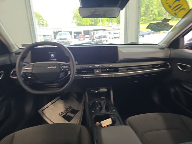 Pre-Owned 2025 Kia K4 LXS - photo - 10