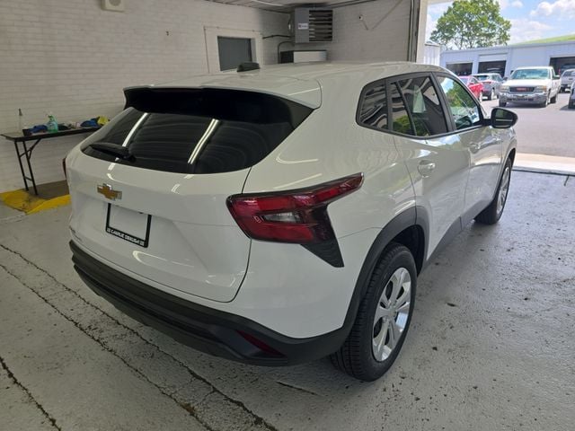 Pre-Owned 2025 Chevrolet Trax LS - photo - 4