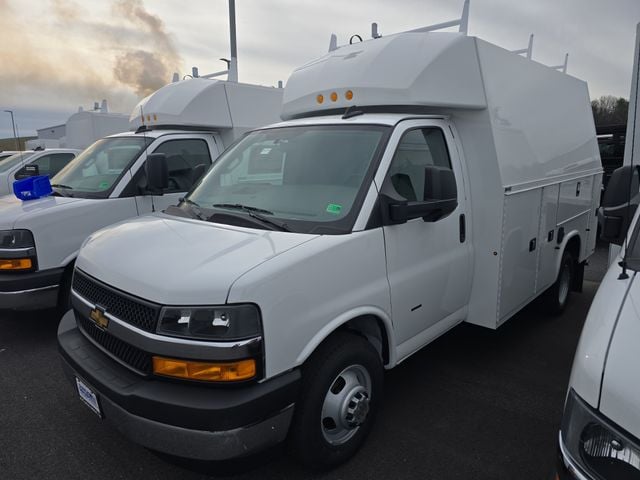 2025 Chevrolet Express 3500 Work Van Photo in Staunton VA 24401