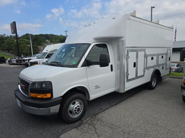 2025 GMC Savana Cutaway 4500 4500 Van Photo in Staunton VA 24401